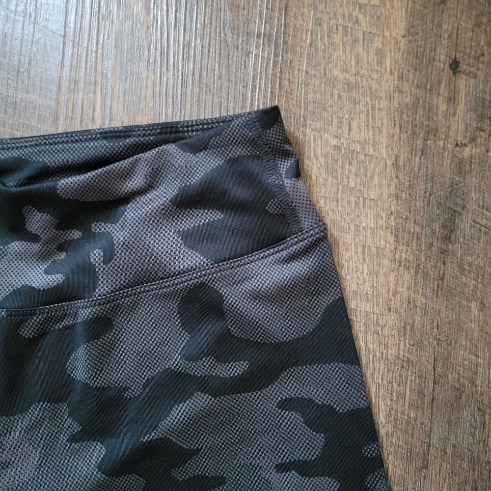 Women's Small Athletech Gray and Black Camo Bike Shorts